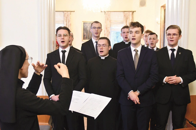 Msza św., uroczyste Gaude Mater Polonia, przemówienie rektora, informacja o działalności Instytutu Studiów Wyższych ks. dr. Dariusza Mazurkiewicza, immatrykulacja studenta pierwszego roku, wykład ks. dr. Jakuba Włodarczaka pt. „Mszał lubuski w świetle najnowszych badań bibliologicznych”, alokucja bp. Tadeusza Lityńskiego i Gaudeamus Igitur – to przebieg inauguracji roku akademickiego w diecezjalnym seminarium.