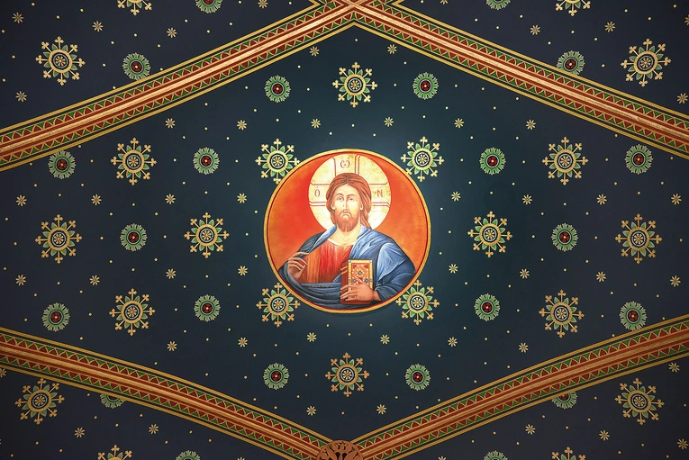 Zmierzamy do nieba – zdaje się mówić kościelne sklepienie.