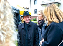 Świątynię razem z parafianami od 2000 r. budował proboszcz ks. S. Ciesielski. 