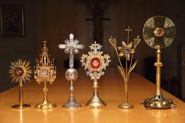 Noce świętych i bale w diecezji