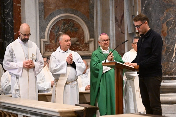 Podczas czwartkowej Eucharystii przy grobie świętego Jana Pawła II