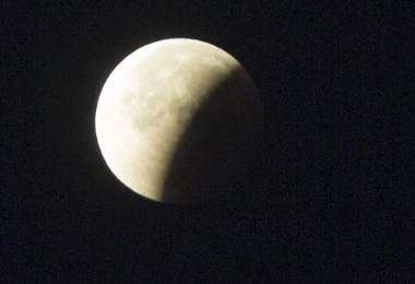 Księżyc minie Saturna