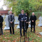 Kwatedra honorowa żołnierzy wyklętych na cmentarzu Osobowickim nabiera kształtu