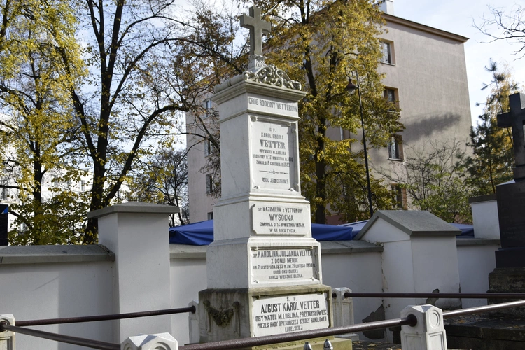 Między lipami i ciszą. Historia lubelskiego Panteonu