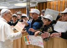 Papież do uczniów i studentów: zapalajcie światło nadziei w mrokach czasów