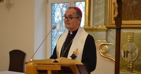 Kokoszyce. Abp Przybylski pobłogosławił odnowiony Archidiecezjalny Dom Rekolekcyjny