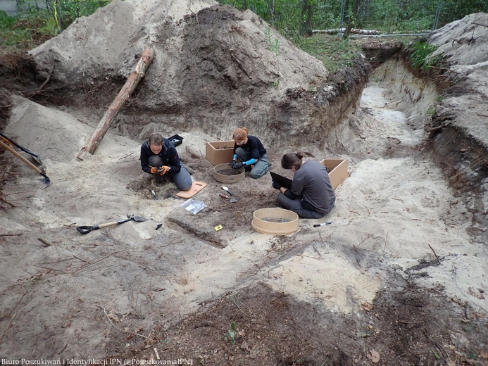 Szczątki minimum 18 osób w Rembertowie