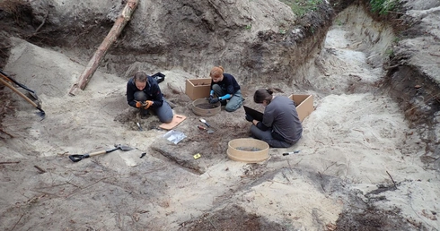 Szczątki minimum 18 osób w Rembertowie