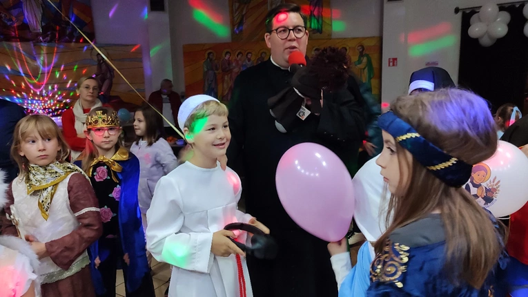 Bal Wszystkich Świętych w parafii pw. św. Franciszka z Asyżu we Wrocławiu