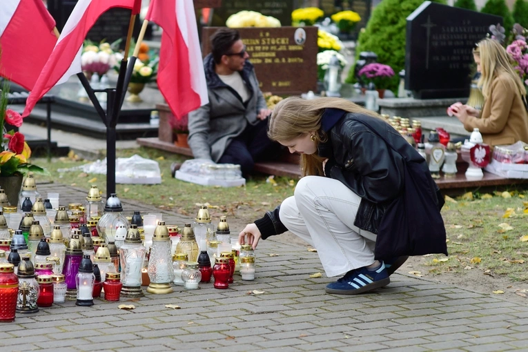 Uroczystość Wszystkich Świętych - nabożeństwa na cmentarzach