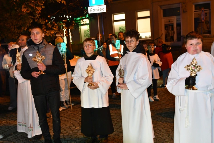 Korowód ze śiętymi na ulicach Świebodzina