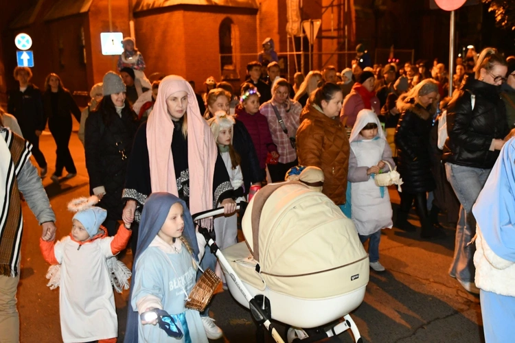 Korowód ze śiętymi na ulicach Świebodzina