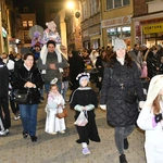 Korowód ze śiętymi na ulicach Świebodzina