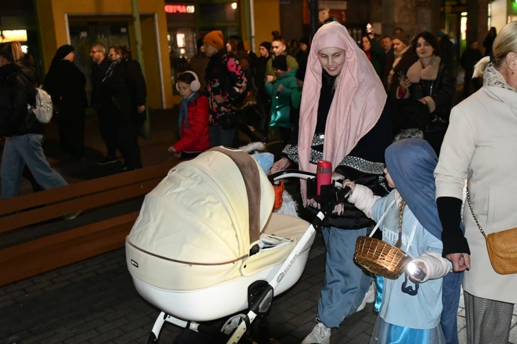 Korowód ze śiętymi na ulicach Świebodzina