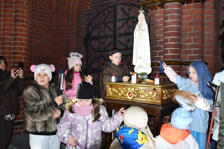 Korowód ze śiętymi na ulicach Świebodzina