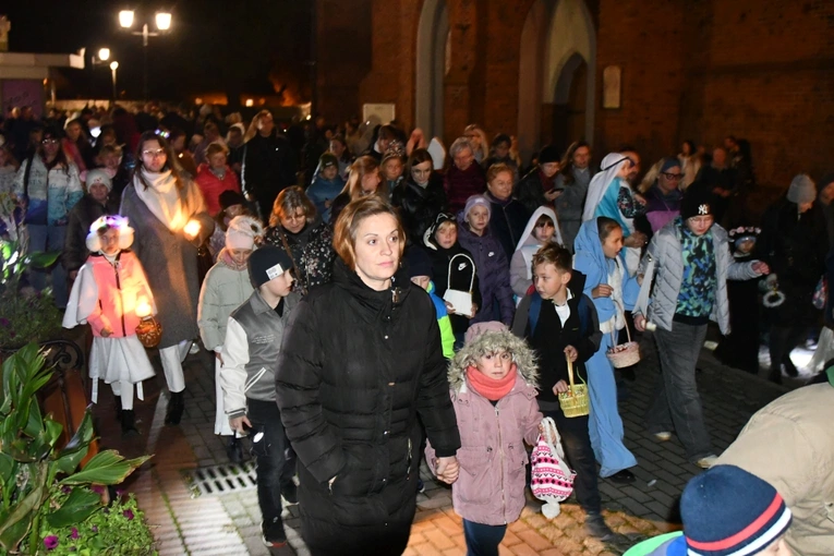 Korowód ze śiętymi na ulicach Świebodzina