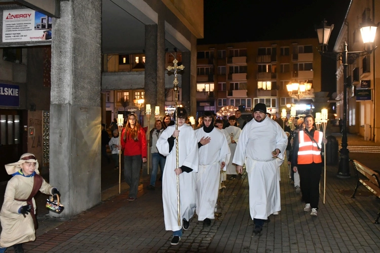 Korowód ze śiętymi na ulicach Świebodzina