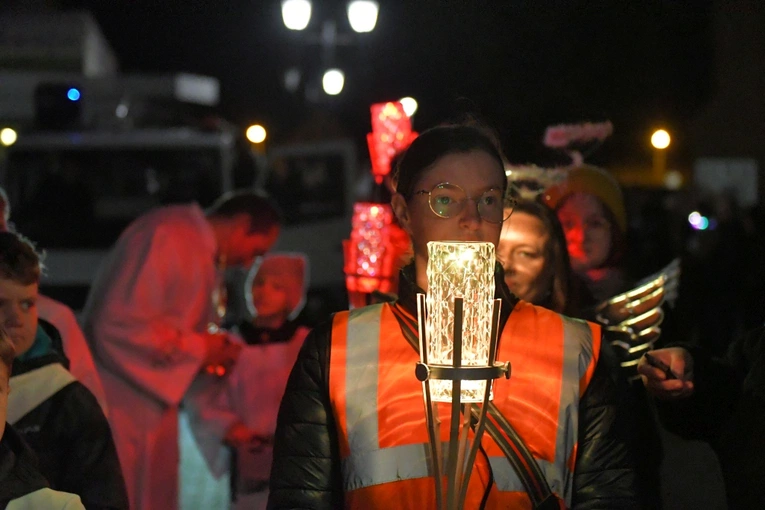 Korowód ze śiętymi na ulicach Świebodzina