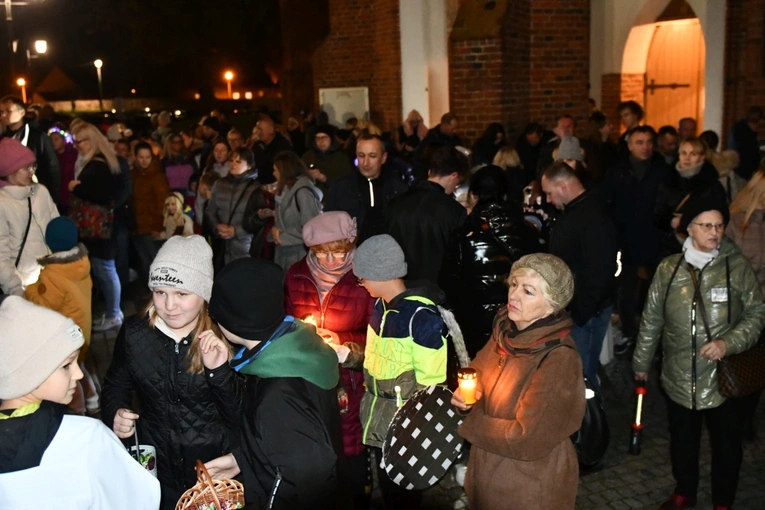 Korowód ze śiętymi na ulicach Świebodzina