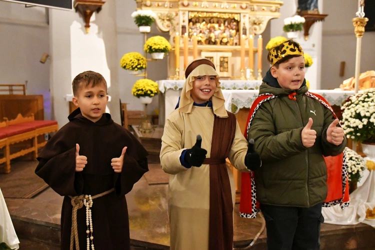 Korowód ze śiętymi na ulicach Świebodzina