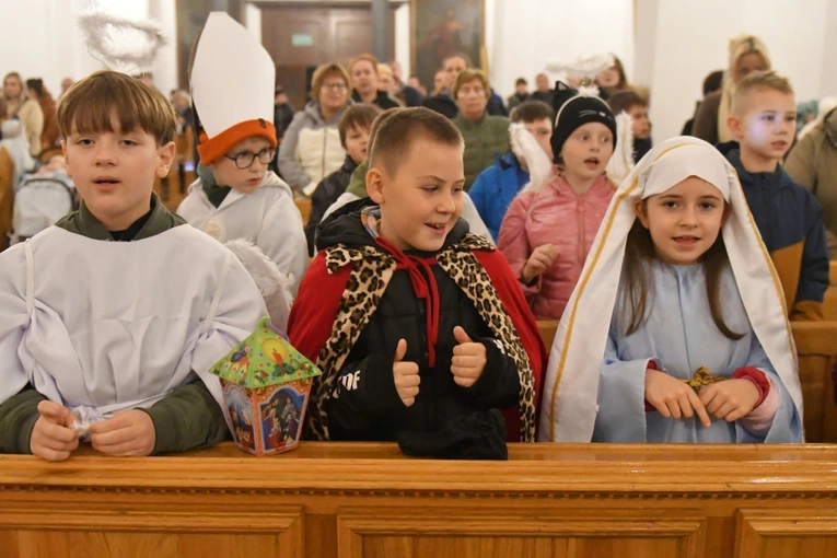Korowód ze śiętymi na ulicach Świebodzina