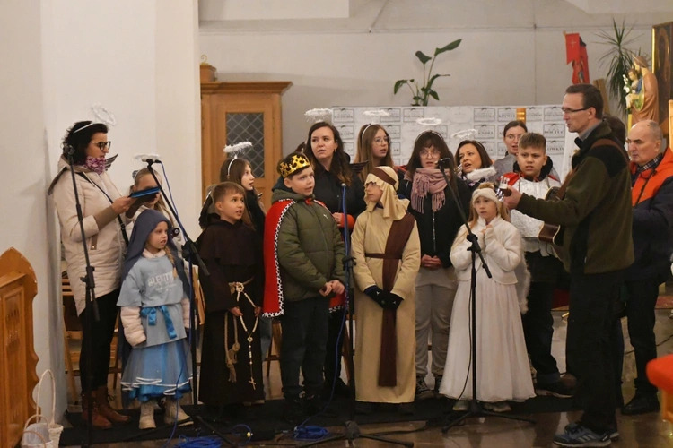 Korowód ze śiętymi na ulicach Świebodzina