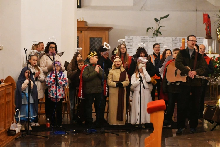 Korowód ze śiętymi na ulicach Świebodzina