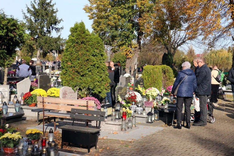 Uroczystość Wszystkich Świętych na cmentarzu w Siechnicach 2025