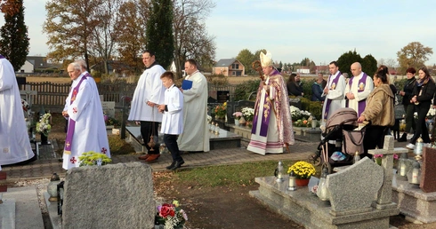 Uroczystość Wszystkich Świętych na cmentarzu w Siechnicach 2025