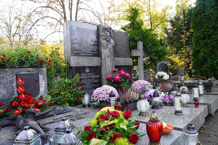Uroczystość Wszystkich Świętych w kościele i na cmentarzu św. Wawrzyńca we Wrocławiu