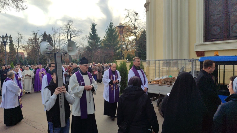 1 listopada na legnickim cmentarzu