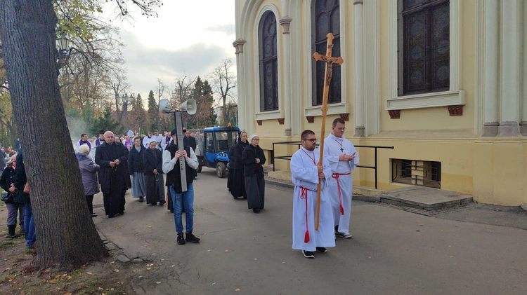 1 listopada na legnickim cmentarzu