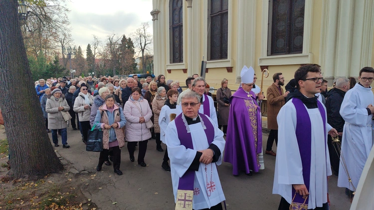 1 listopada na legnickim cmentarzu