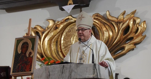 Wyciągnij swoją dłoń do wyciągniętej ku tobie dłoni Boga