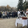 W uroczystość Wszystkich Świetych na nekropoliach odprawiano Msze św. 