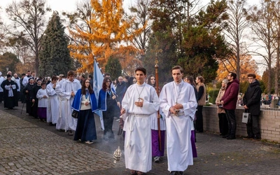 Nabożeństwo na Cmentarzu Centralnym