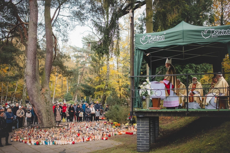 Modlitwa na cmentarzu Srebrzysko 2025