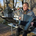 Kwestowali na rzecz odnawiania zabytkowych nagrobków