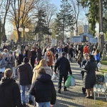 Kwestowali na rzecz odnawiania zabytkowych nagrobków