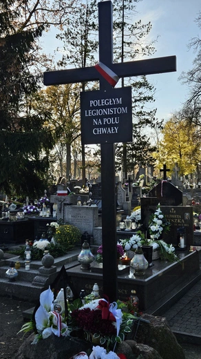 Kwestowali na rzecz odnawiania zabytkowych nagrobków