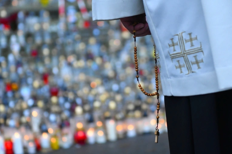 Modlitwa za zmarłych na zielonogórskim cmentarzu