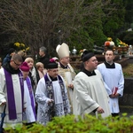 Modlitwa za zmarłych na zielonogórskim cmentarzu