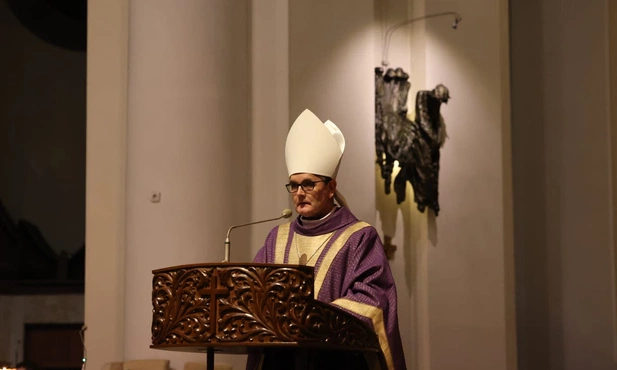 Katowice. Msza św. za zmarłych biskupów, którzy kierowali Kościołem na Śląsku [ FILM i ZDJĘCIA]