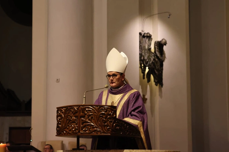 Modlitwa za dusze katowickich biskupów