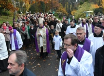 Procesje za zmarłych w Gorzowie Wlkp. i Zielonej Górze zgromadziły tłumy wiernych