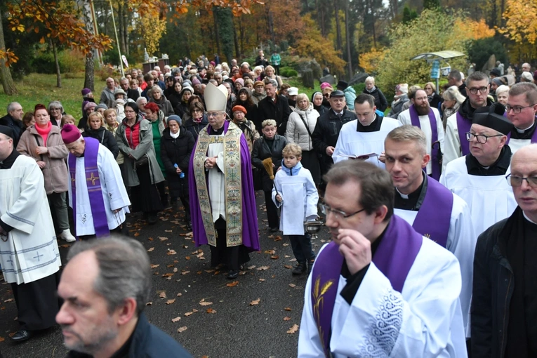 Procesje za zmarłych w Gorzowie Wlkp. i Zielonej Górze zgromadziły tłumy wiernych
