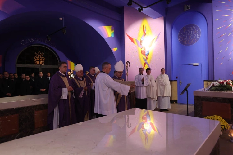 Modlitwa za dusze katowickich biskupów