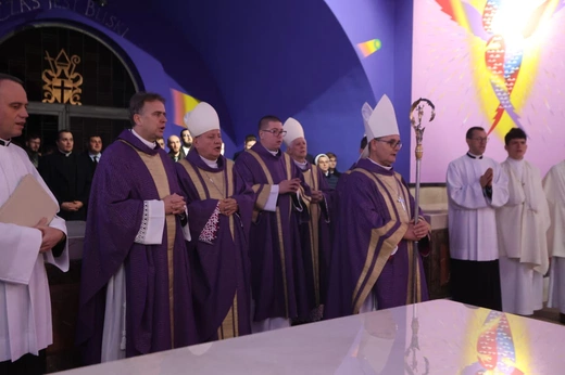 Modlitwa za dusze katowickich biskupów