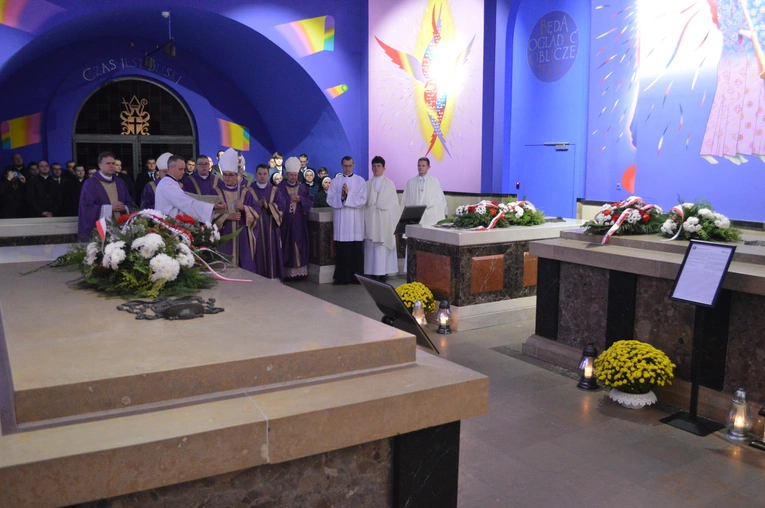 Modlitwa za zmarłych w Dzień Zaduszny