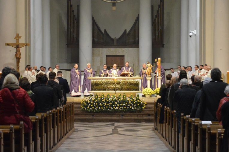 Modlitwa za zmarłych w Dzień Zaduszny